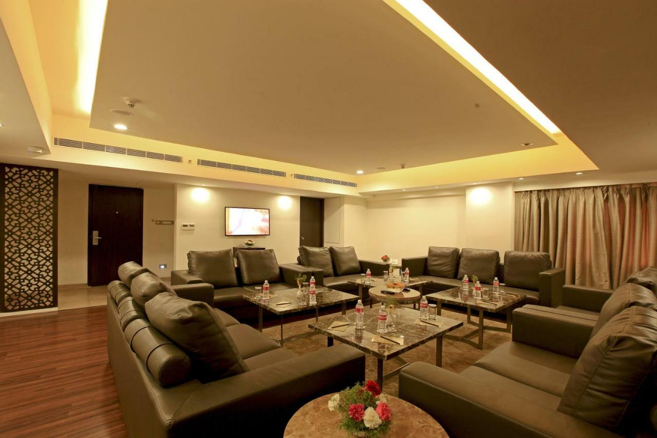 Goutham Grand Hotel Tenali Exterior foto